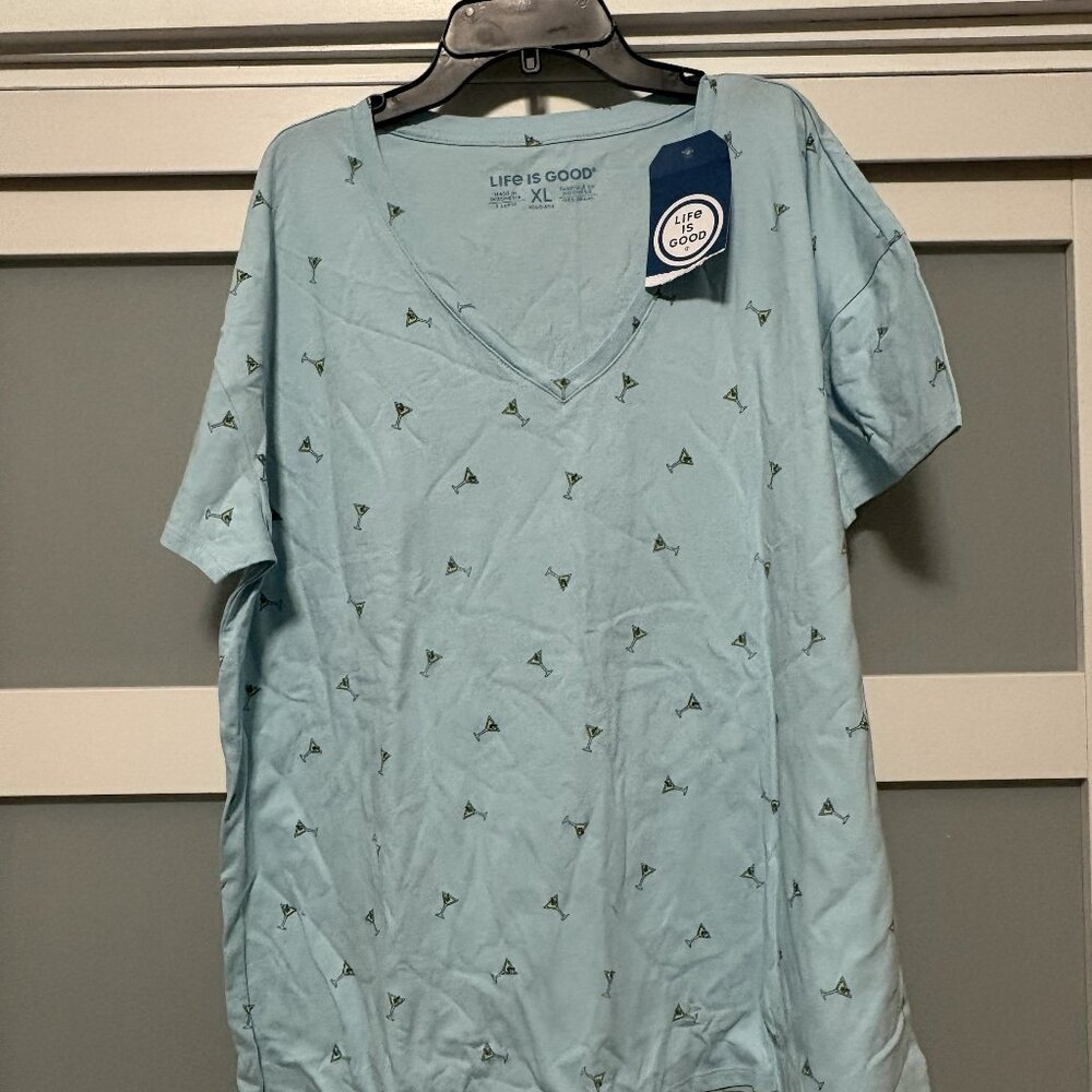 Life is Good Short Sleeve VEE Martini Ditsy print V-neck shirt blue sz XL